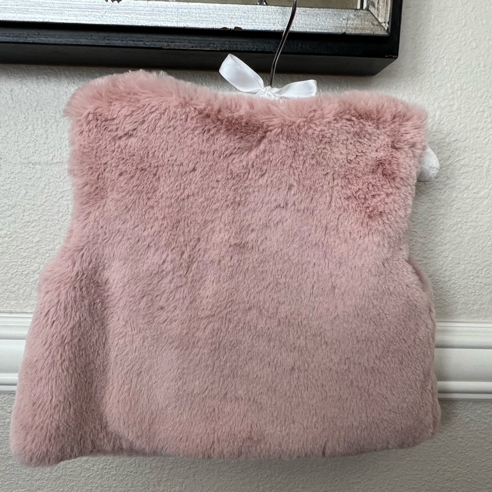 Gymboree Girls faux fur vest - dusty pink - Picture 2 of 3